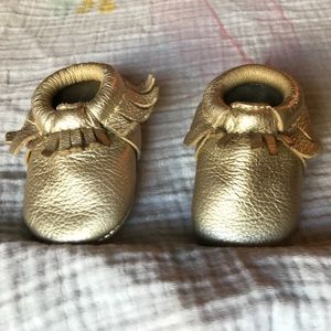 Gold Freshly Picked moccasins, size 0 infant
